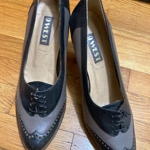 2-toned Oxford heels